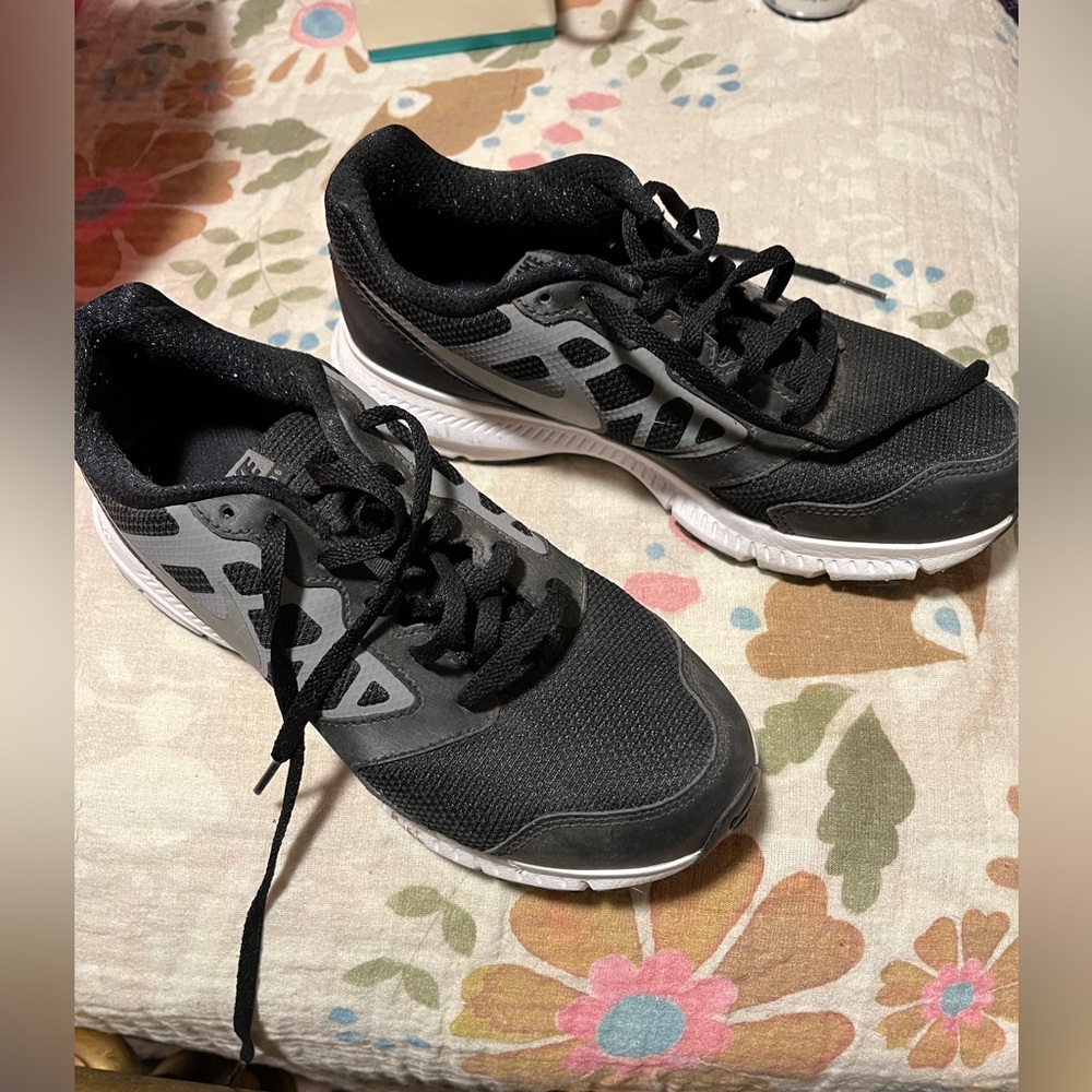 Nike Black and White Running Shoes. Youth 5.5, Ladies 38 or size 7.5. Worn once!